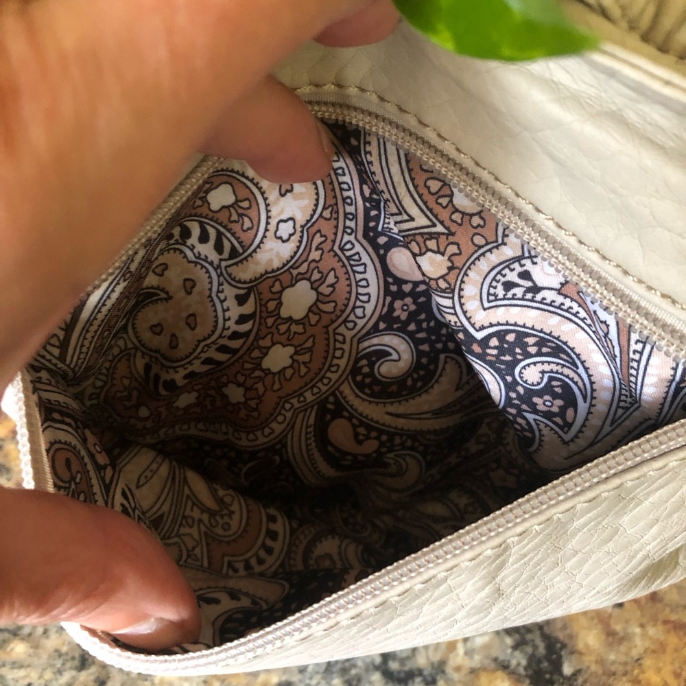 Elegant Vegan Leather Women's Crossbody Bag 👜 Color Taupe Adjustable Strap - Picture 4 of 14